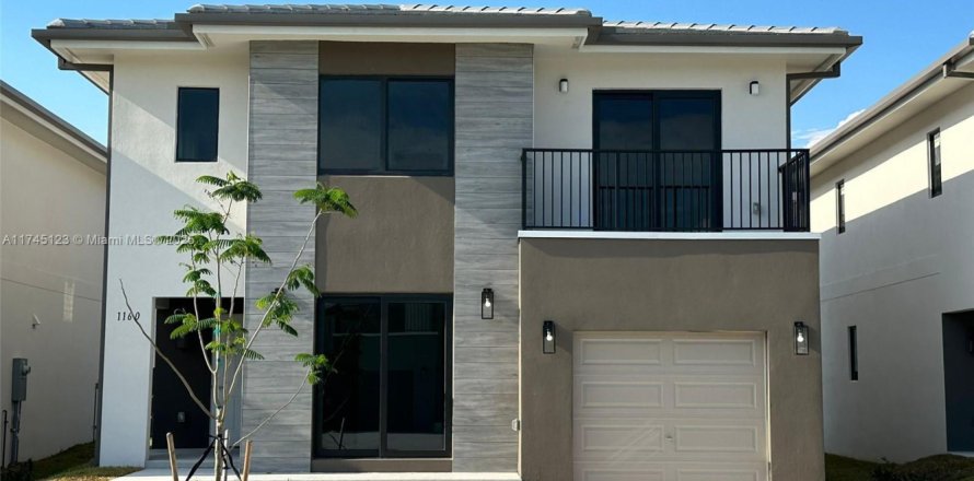 House in Florida City, Florida 5 bedrooms, 176.7 sq.m. № 1495990
