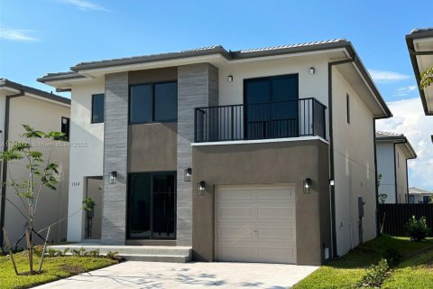 House in Florida City, Florida 5 bedrooms, 176.7 sq.m. № 1495990 - photo 2