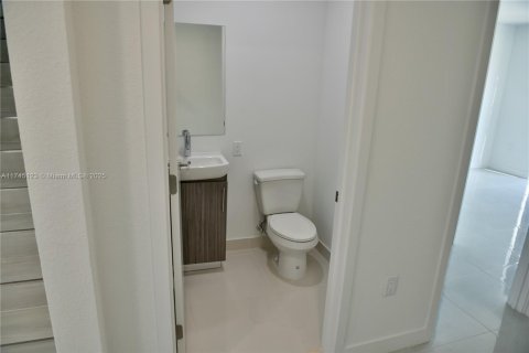 House in Florida City, Florida 5 bedrooms, 176.7 sq.m. № 1495990 - photo 11