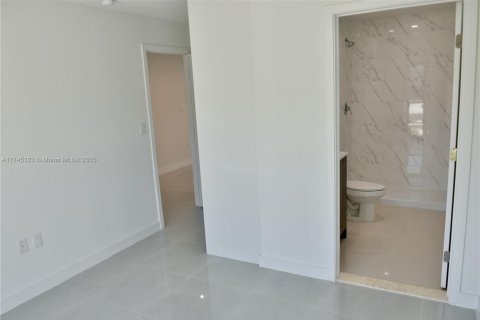 House in Florida City, Florida 5 bedrooms, 176.7 sq.m. № 1495990 - photo 13