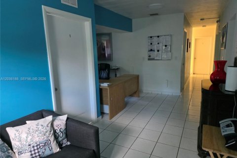 Immobilier commercial à vendre à Miami, Floride № 2084515 - photo 6