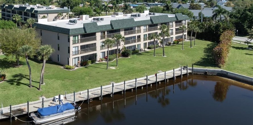 Condo in Punta Gorda, Florida, 2 bedrooms № 1087310