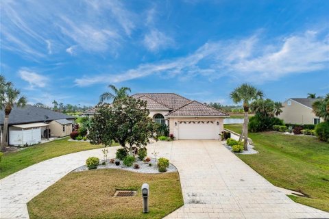 Casa en Lake Suzy, Florida 3 dormitorios, 251.95 m2 № 2211982