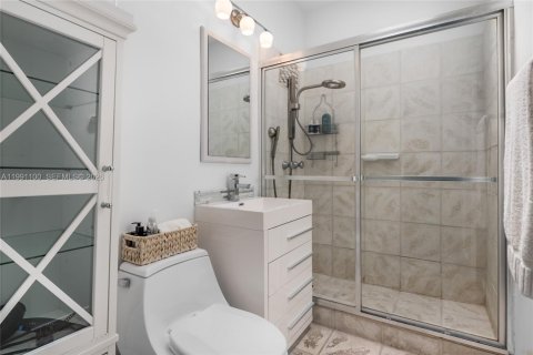 Villa ou maison à vendre à Miami, Floride: 3 chambres, 246.38 m2 № 2146052 - photo 21