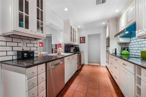 Villa ou maison à vendre à Miami, Floride: 3 chambres, 246.38 m2 № 2146052 - photo 13