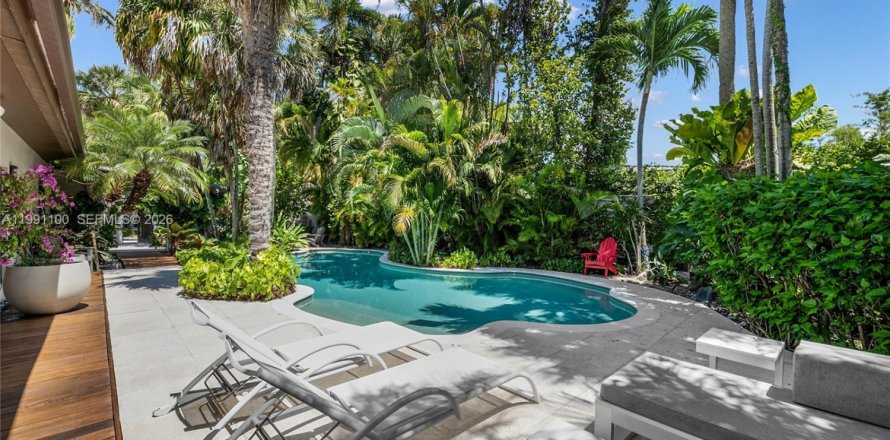 Villa ou maison à Miami, Floride 3 chambres, 246.38 m2 № 2146052