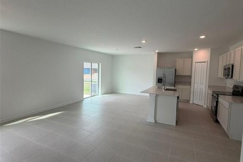 House in Haines City, Florida 4 bedrooms, 222.97 sq.m. № 2377988 - photo 8