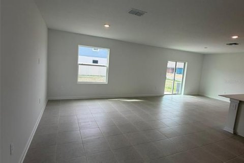 House in Haines City, Florida 4 bedrooms, 222.97 sq.m. № 2377988 - photo 5