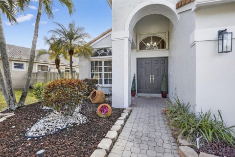 House in Pembroke Pines, Florida 4 bedrooms, 217.3 sq.m. № 2029398 - photo 2