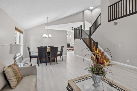 House in Pembroke Pines, Florida 4 bedrooms, 217.3 sq.m. № 2029398 - photo 3