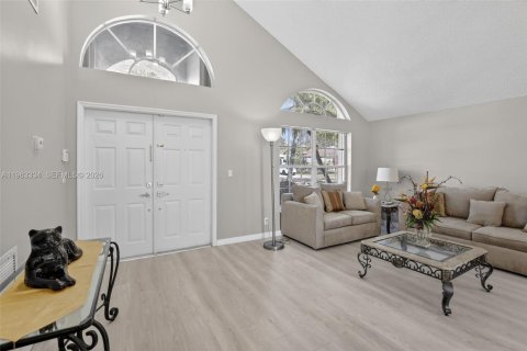 House in Pembroke Pines, Florida 4 bedrooms, 217.3 sq.m. № 2029398 - photo 5