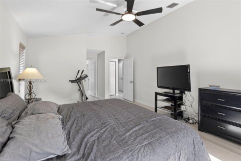 House in Pembroke Pines, Florida 4 bedrooms, 217.3 sq.m. № 2029398 - photo 20