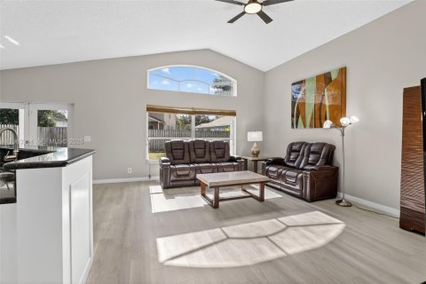 House in Pembroke Pines, Florida 4 bedrooms, 217.3 sq.m. № 2029398 - photo 8