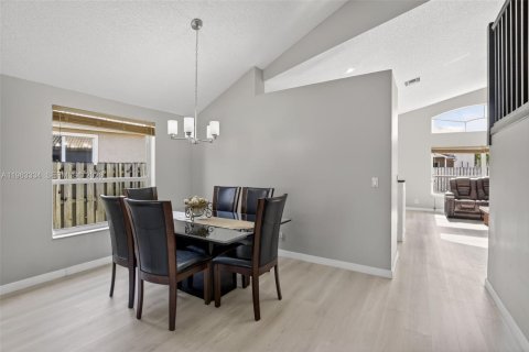 House in Pembroke Pines, Florida 4 bedrooms, 217.3 sq.m. № 2029398 - photo 6