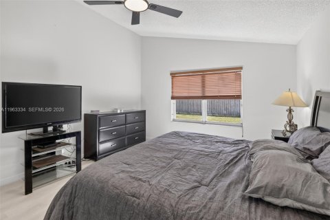 House in Pembroke Pines, Florida 4 bedrooms, 217.3 sq.m. № 2029398 - photo 21