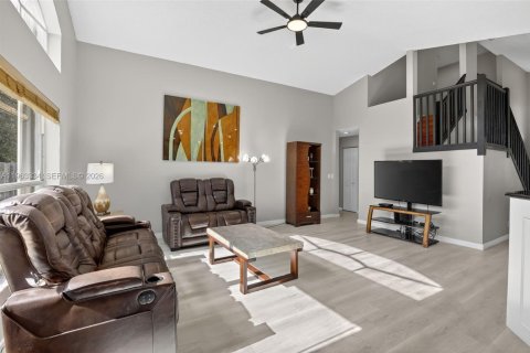 House in Pembroke Pines, Florida 4 bedrooms, 217.3 sq.m. № 2029398 - photo 15