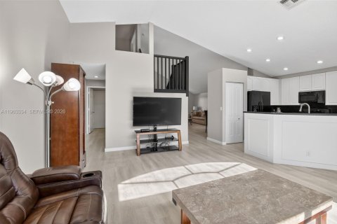 House in Pembroke Pines, Florida 4 bedrooms, 217.3 sq.m. № 2029398 - photo 16