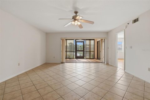 Condo in Punta Gorda, Florida, 2 bedrooms № 2216861 - photo 15