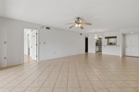 Condo in Punta Gorda, Florida, 2 bedrooms № 2216861 - photo 16