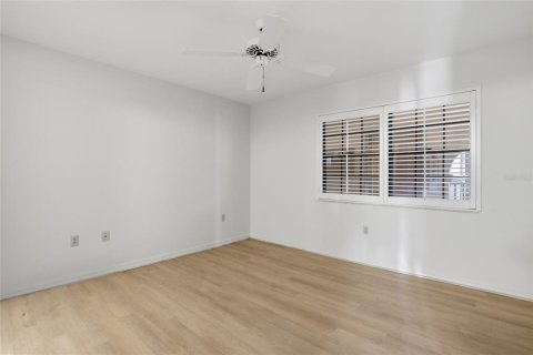 Condo in Punta Gorda, Florida, 2 bedrooms № 2216861 - photo 11