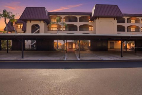 Condo in Punta Gorda, Florida, 2 bedrooms № 2216861 - photo 2