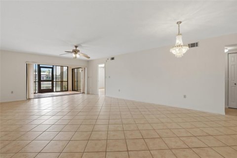 Condo in Punta Gorda, Florida, 2 bedrooms № 2216861 - photo 5
