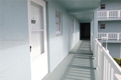 Купить кондоминиум в Дирфилд-Бич, Флорида 1 спальня, 67.26м2, № 1860673 - фото 21