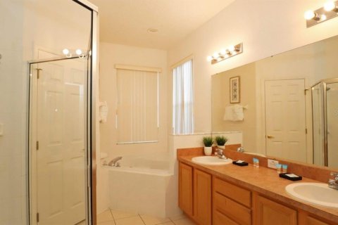 Villa ou maison à louer à Haines City, Floride: 4 chambres, 181.72 m2 № 1909126 - photo 10