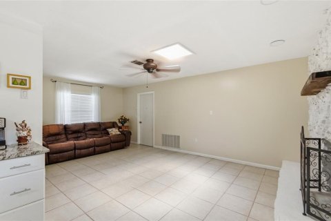 House in Orlando, Florida 4 bedrooms, 192.59 sq.m. № 2107017 - photo 15