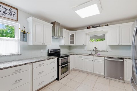 House in Orlando, Florida 4 bedrooms, 192.59 sq.m. № 2107017 - photo 12