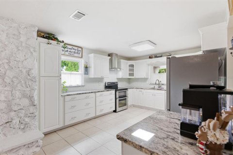 House in Orlando, Florida 4 bedrooms, 192.59 sq.m. № 2107017 - photo 11