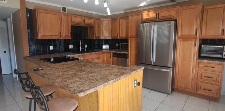 Condo in West Palm Beach, Florida, 2 bedrooms № 1162097