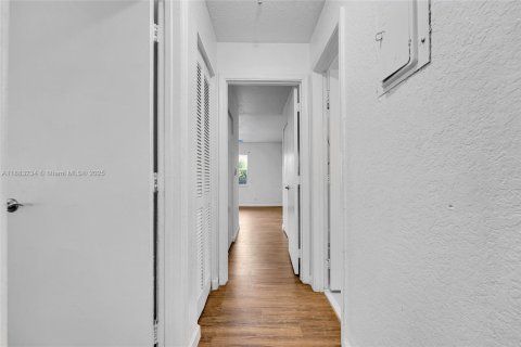 Condo in Coral Springs, Florida, 2 bedrooms  № 1930695 - photo 16