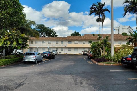 Снять в аренду кондоминиум в Норт-Майами, Флорида 1 спальня, 53.14м2, № 1954792 - фото 2
