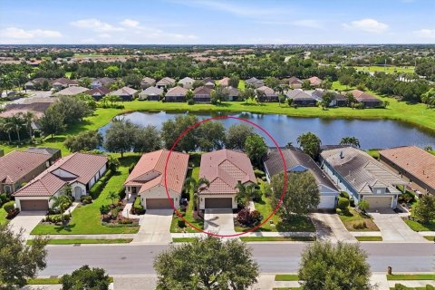 House in Bradenton, Florida 3 bedrooms, 162.58 sq.m. № 2360453