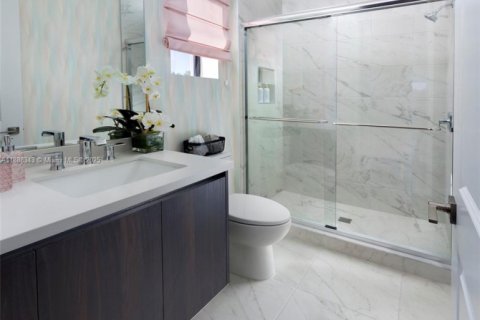 Villa ou maison à vendre à Miami, Floride: 4 chambres, 331.94 m2 № 1942090 - photo 19