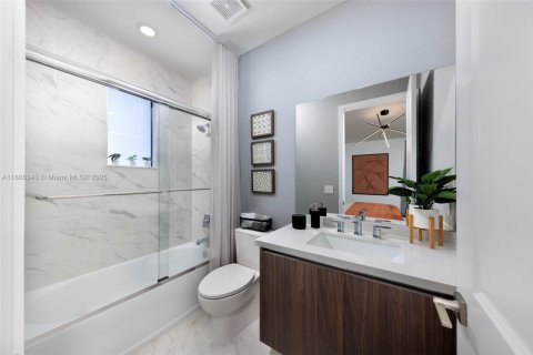 Villa ou maison à vendre à Miami, Floride: 4 chambres, 331.94 m2 № 1942090 - photo 15