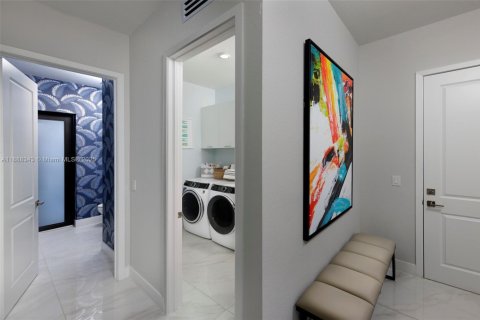 Villa ou maison à vendre à Miami, Floride: 4 chambres, 331.94 m2 № 1942090 - photo 10