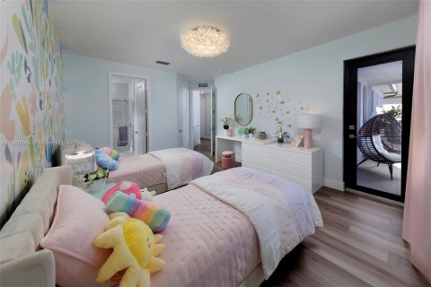 Villa ou maison à vendre à Miami, Floride: 4 chambres, 331.94 m2 № 1942090 - photo 18