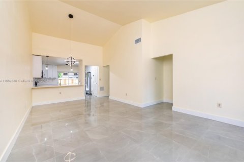 Touwnhouse à vendre à Miami, Floride: 2 chambres, 103.59 m2 № 1859707 - photo 6