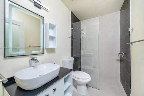 Touwnhouse à vendre à Miami, Floride: 2 chambres, 103.59 m2 № 1859707 - photo 16