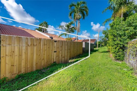 Touwnhouse à vendre à Miami, Floride: 2 chambres, 103.59 m2 № 1859707 - photo 22