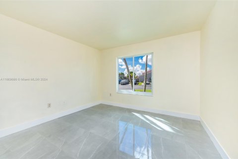 Touwnhouse à vendre à Miami, Floride: 2 chambres, 103.59 m2 № 1859707 - photo 17