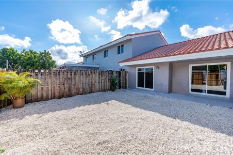 Touwnhouse à vendre à Miami, Floride: 2 chambres, 103.59 m2 № 1859707 - photo 10