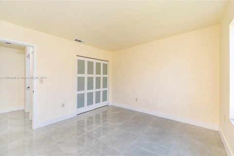 Touwnhouse à vendre à Miami, Floride: 2 chambres, 103.59 m2 № 1859707 - photo 18