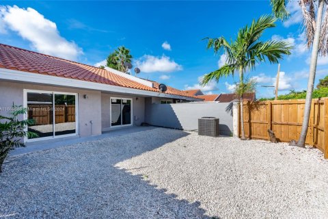 Touwnhouse à vendre à Miami, Floride: 2 chambres, 103.59 m2 № 1859707 - photo 19