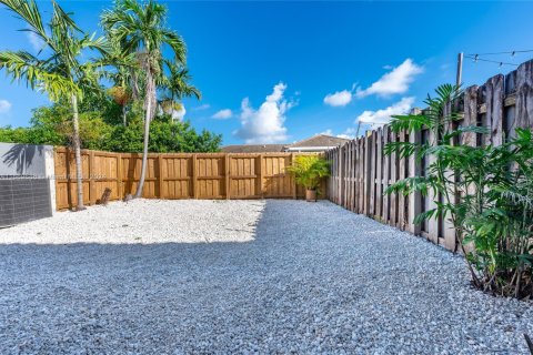 Touwnhouse à vendre à Miami, Floride: 2 chambres, 103.59 m2 № 1859707 - photo 21