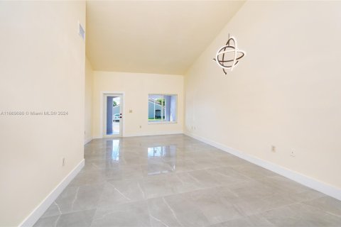Touwnhouse à vendre à Miami, Floride: 2 chambres, 103.59 m2 № 1859707 - photo 5