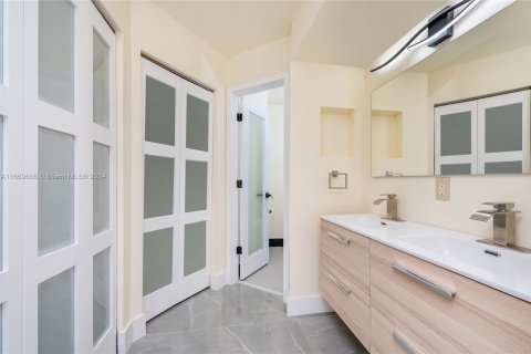 Touwnhouse à vendre à Miami, Floride: 2 chambres, 103.59 m2 № 1859707 - photo 14