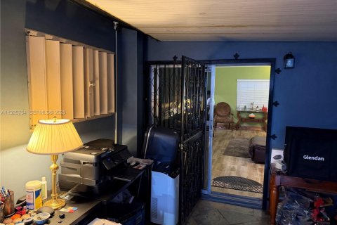 Casa en venta en Miami Gardens, Florida, 4 dormitorios, 152.92 m2 № 1986695 - foto 18